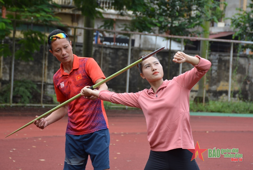 Đôi chân không mỏi của Linh Na